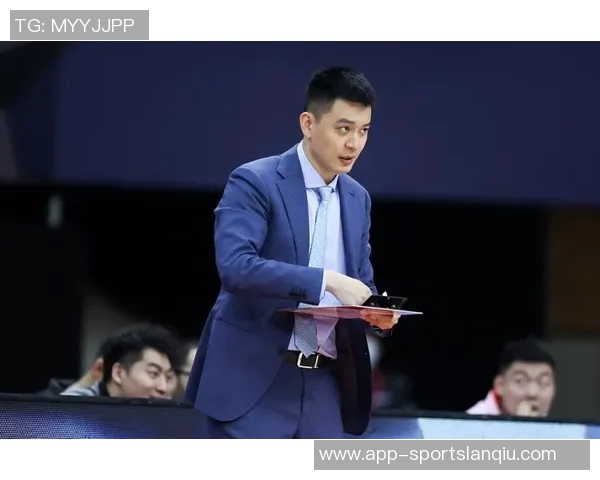 杨鸣被驱逐引发媒体热议其高昂斗志与潜在惩罚成焦点